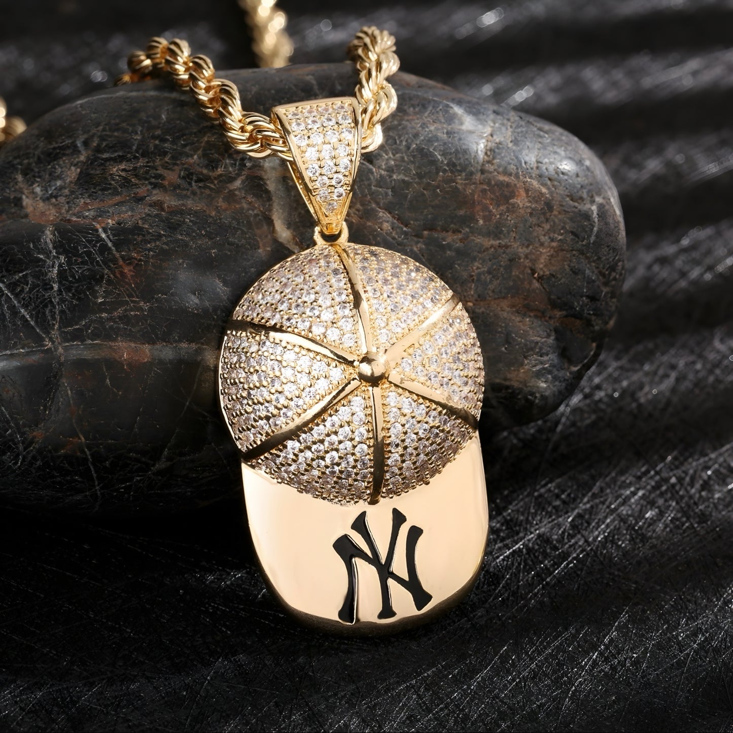 PENDENTE NY CAP - ORO 18 CARATI